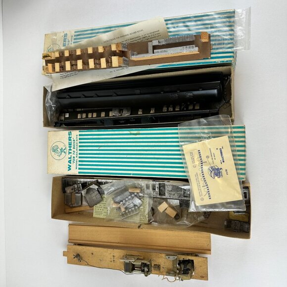 Vintage Walthers Model Railroad Kits 6451 Gas Electric & 6665 GN Dining Car - Picture 2 of 2